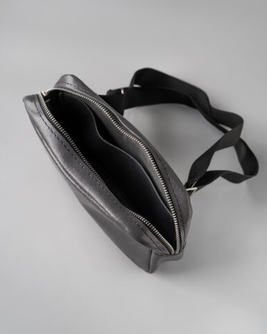 Leather belt bag (banana) in black, with saffiano pattern