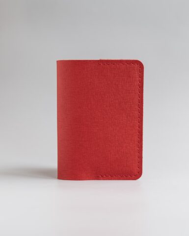 ціна на Обложка для паспорта из телячьей кожи с рисунком saffiano в красном цвете