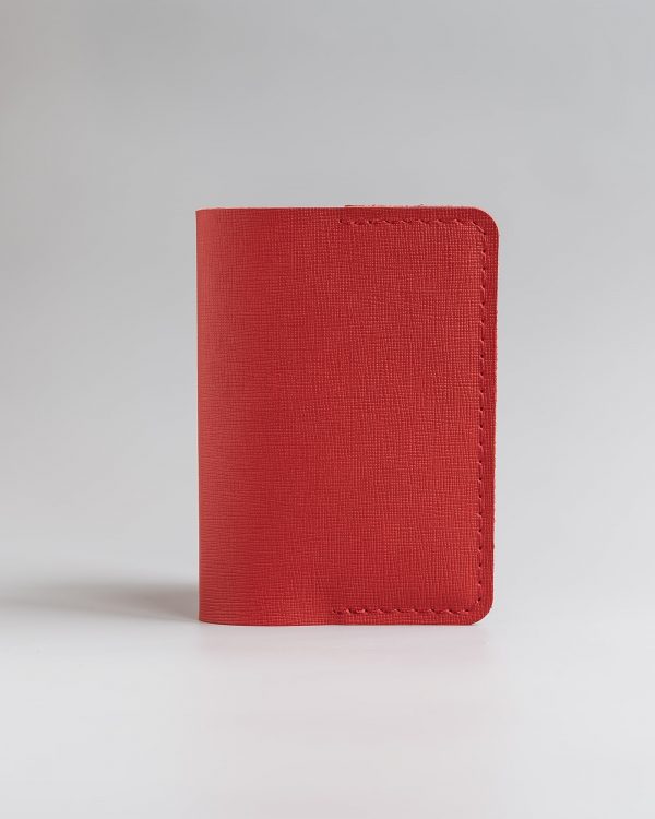 ціна на Обложка для паспорта из телячьей кожи с рисунком saffiano в красном цвете