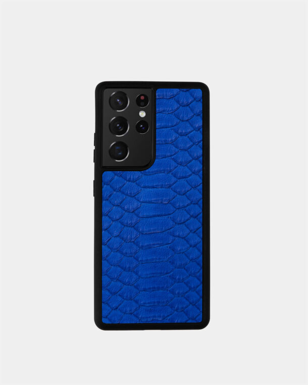 Чехол для Samsung в синем цвете из кожи питона с широкими чешуйками.