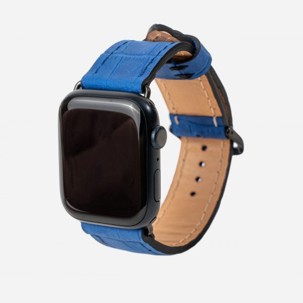 Ремешок для Apple Watch из телячьей кожи, тисненой под крокодила в цвете ультрамарин.