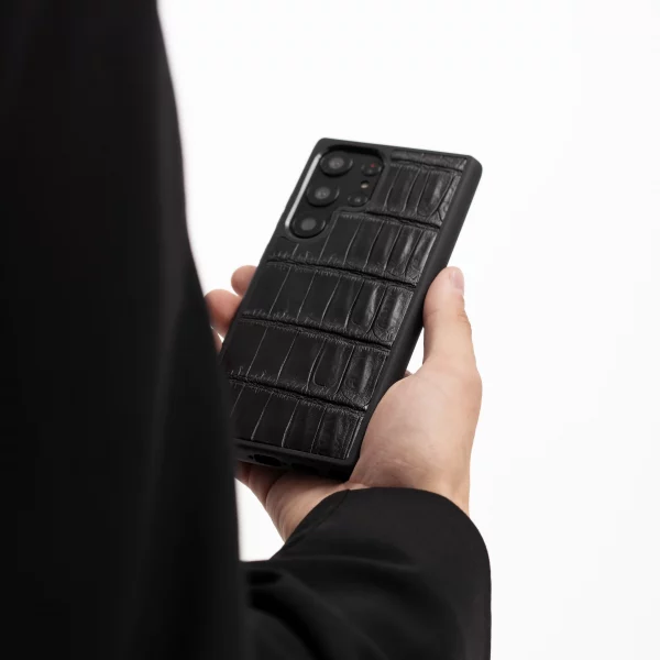 Черный чехол из кожи крокодила для Samsung S23