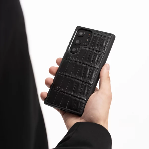 Черный чехол из кожи крокодила для Samsung S23