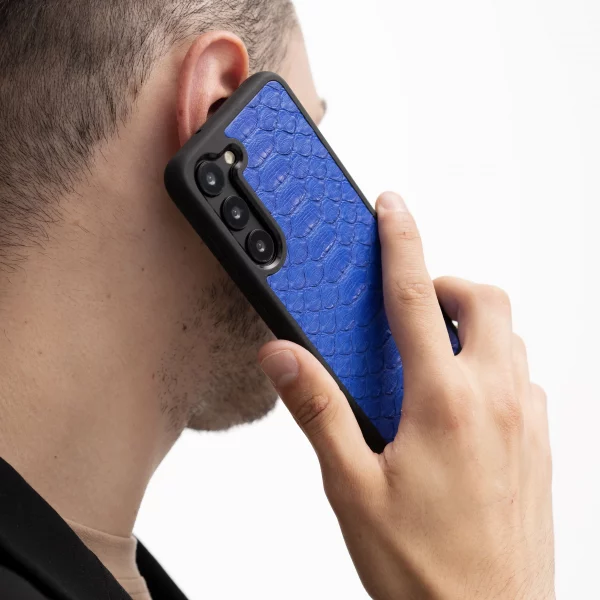 Чехол из синей кожи питона с широкими чешуйками для Samsung S22 Plus