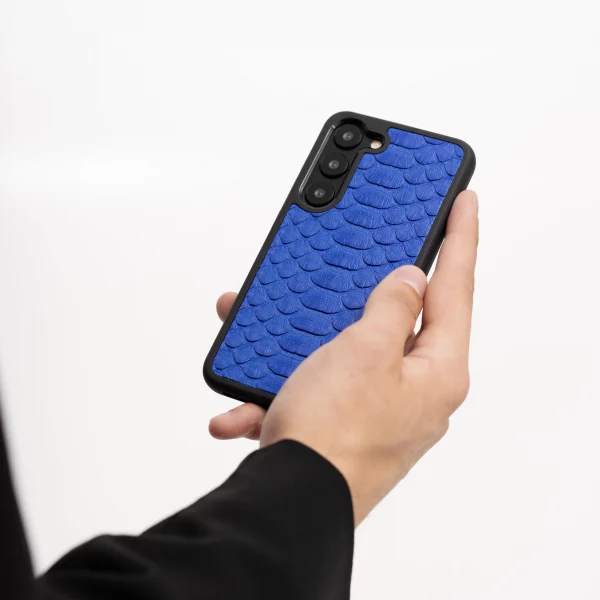 Чехол из синей кожи питона с широкими чешуйками для Samsung S22 Plus