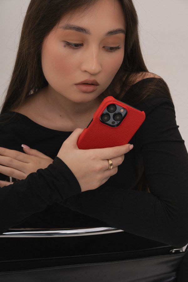 Червоний шкіряний чохол для iPhone 15 Pro Max
