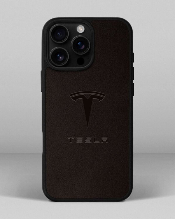 Чохол для iPhone 16 Pro Max із шкіри купон в темно-коричневому кольорі з логотипом Tesla